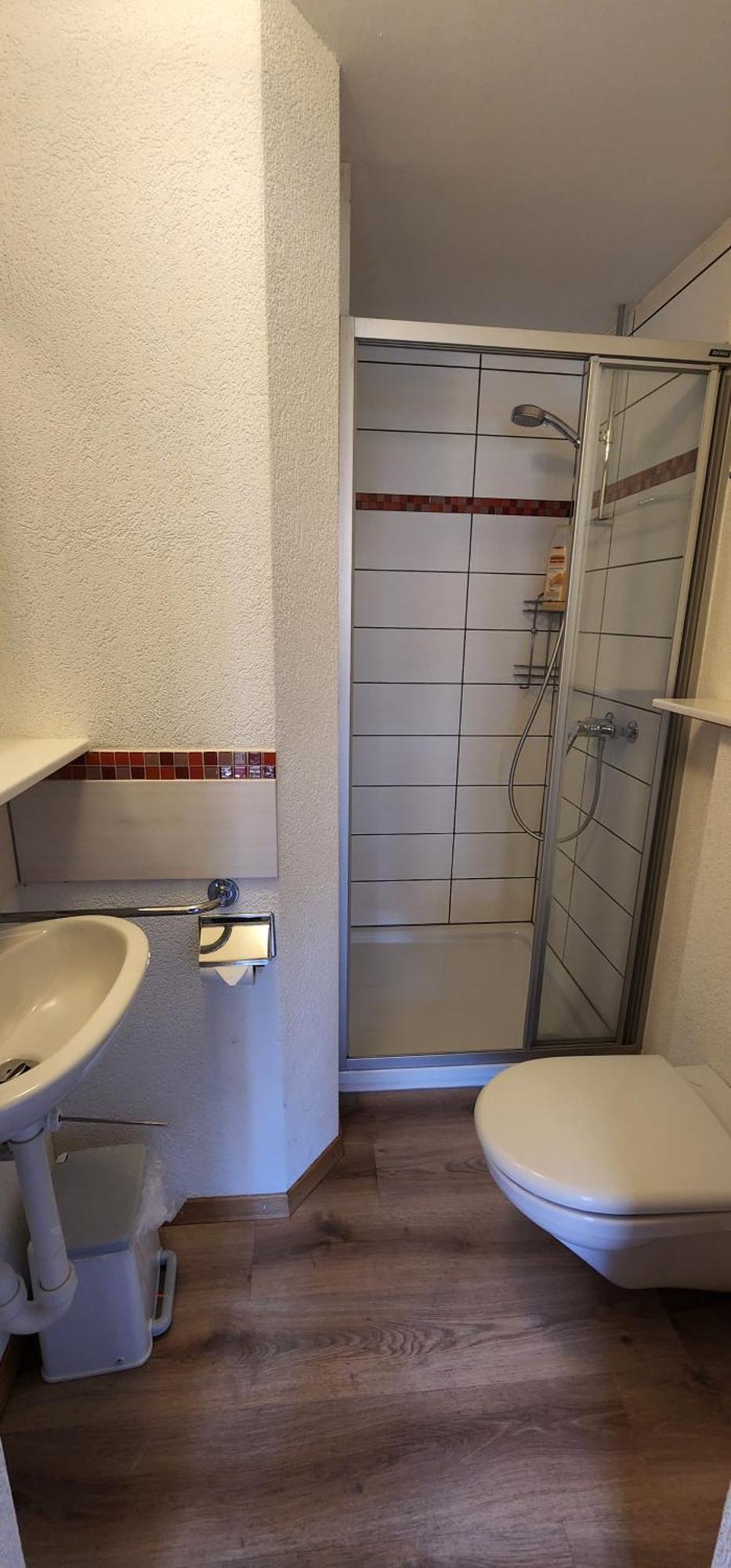 Hotel Tell And Apartments Unterseen Room photo