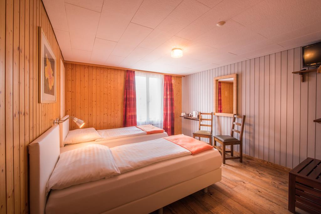 Hotel Tell And Apartments Unterseen Room photo